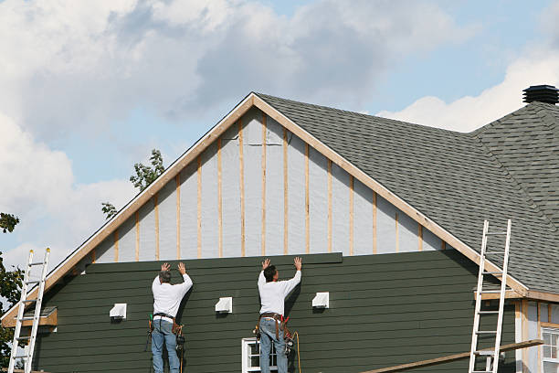 Professional Siding technician working in Dunellen, NJ